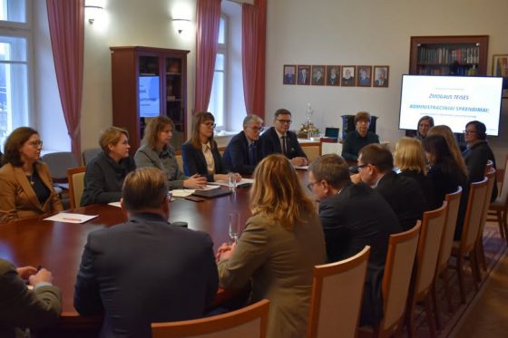 Apskritojo stalo diskusija Tarptautinei žmogaus teisių dienai paminėti